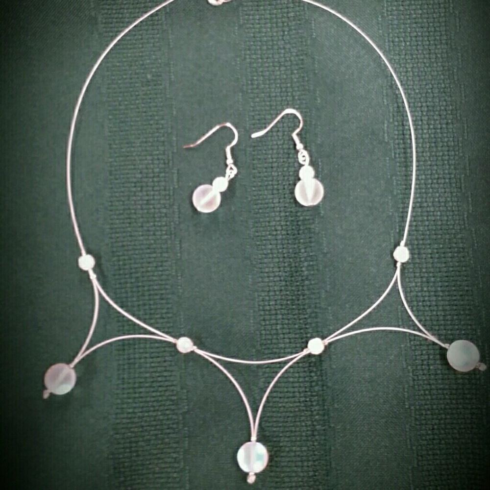 🎉🎉10/$25 Gorgeous glowing imitation opalescent choker set